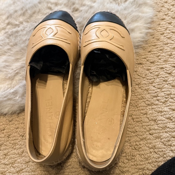 COPY - CHANEL ‘CC’ LEATHER ESPADRILLES Size 37 - Picture 2 of 6